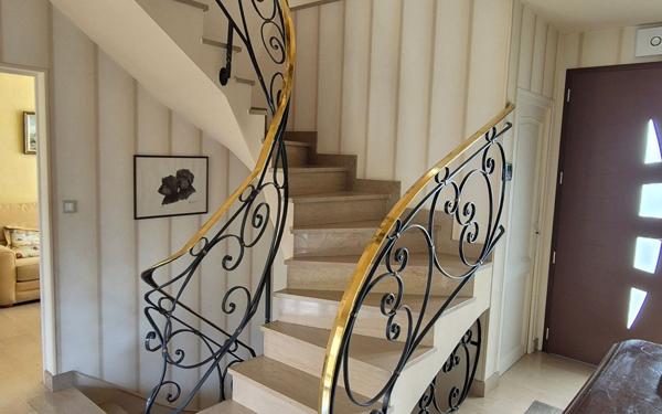 Maison à vendre    7 pièces • 187 m2 Saint-Pierre-lès-Elbeuf