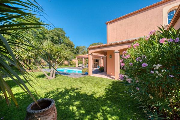 Maison d’exception avec 4 suites parentale piscine et prestations haut de gamme