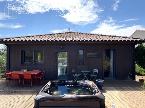 Toeschi Immobilier vous propose cette charmante maison en bois