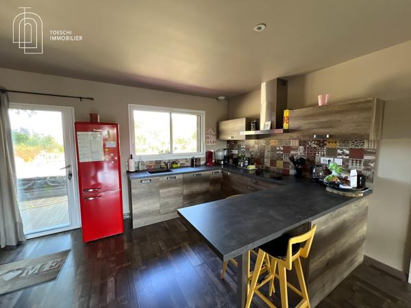 Toeschi Immobilier vous propose cette charmante maison en bois