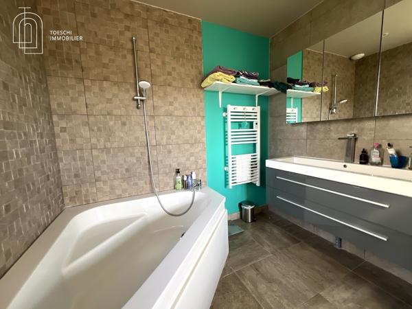 Toeschi Immobilier vous propose cette charmante maison en bois