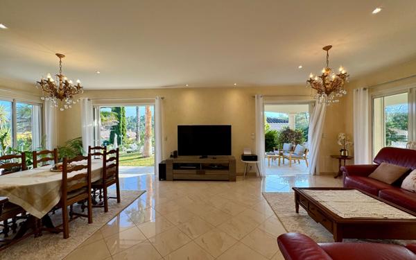Maison à vendre    5 pièces • 204 m2 Saint-Raphaël