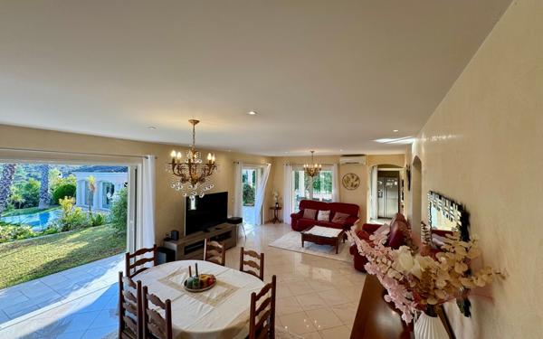 Maison à vendre    5 pièces • 204 m2 Saint-Raphaël