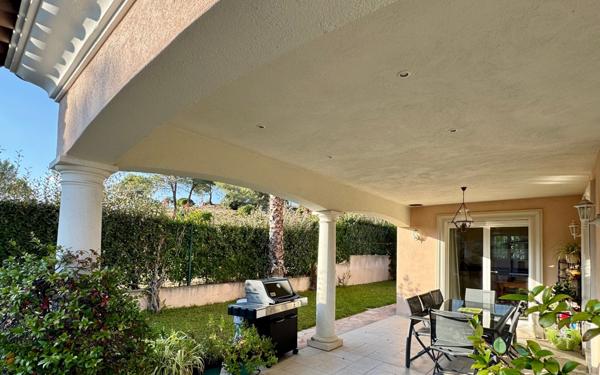 Maison à vendre    5 pièces • 204 m2 Saint-Raphaël