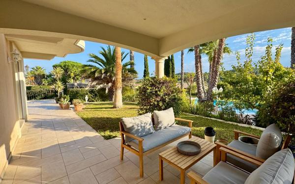 Maison à vendre    5 pièces • 204 m2 Saint-Raphaël