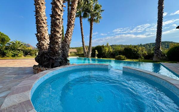 Maison à vendre    5 pièces • 204 m2 Saint-Raphaël