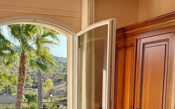 Maison à vendre    5 pièces • 204 m2 Saint-Raphaël