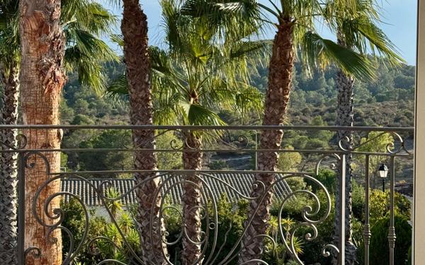 Maison à vendre    5 pièces • 204 m2 Saint-Raphaël