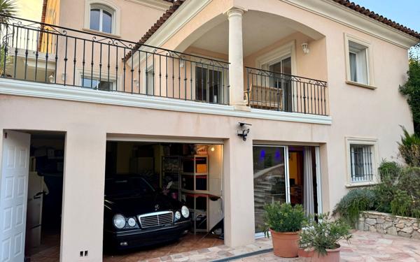 Maison à vendre    5 pièces • 204 m2 Saint-Raphaël