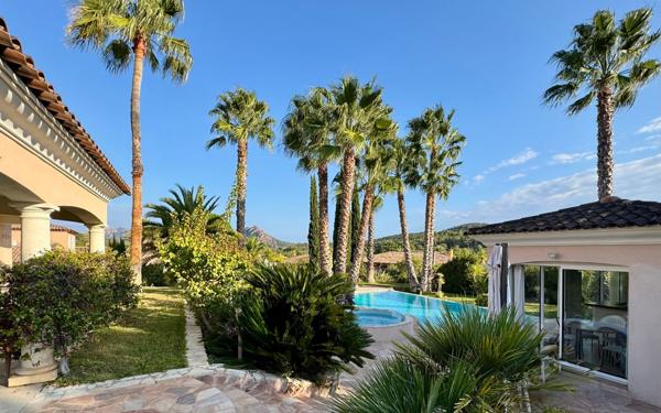 Maison à vendre    5 pièces • 204 m2 Saint-Raphaël