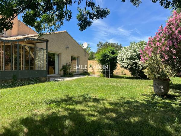 A vendre - Maison familiale - Les Angles - jardin arboré - terrain piscinable - proche Avignon