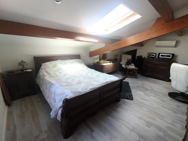 Hyères Ayguade, villa de 260m2 avec piscine sur 1500m2 de terrain paysagé.