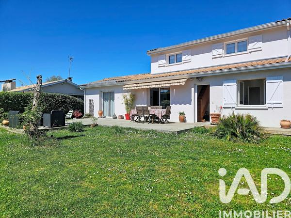 Maison à vendre 5 pièces 133 m² Saint-Médard-en-Jalles