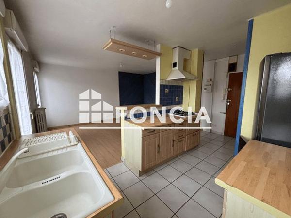 À vendre Appartement 2 pièces 50 m² - Laval 53000