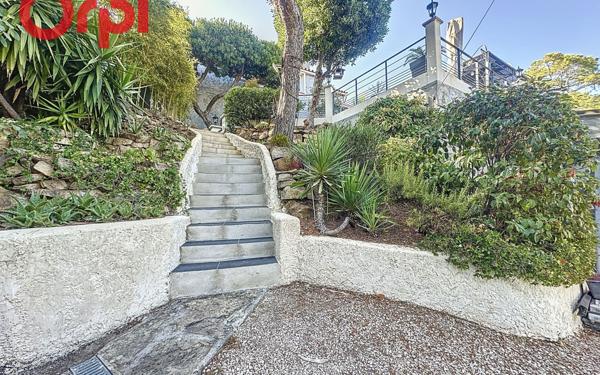 Maison à vendre    6 pièces • 156 m2 Saint-Mandrier-sur-Mer