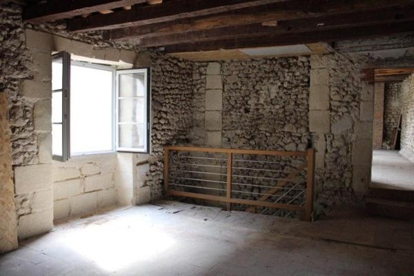 Authentique maison en pierre à rénover – Fort potentiel au cœur de Montlouis-sur-Loire