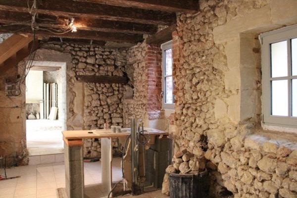 Authentique maison en pierre à rénover – Fort potentiel au cœur de Montlouis-sur-Loire
