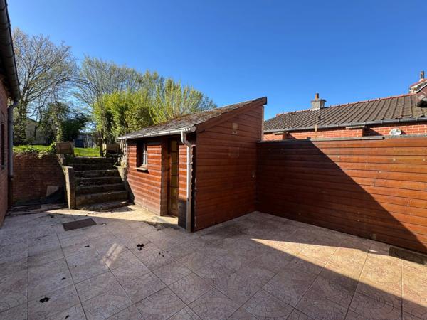 Maison semi-individuelle 4 chambres – Rue calme – Garage – Jardin – Terrasse