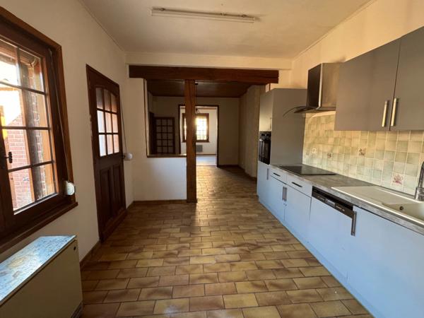 Maison semi-individuelle 4 chambres – Rue calme – Garage – Jardin – Terrasse