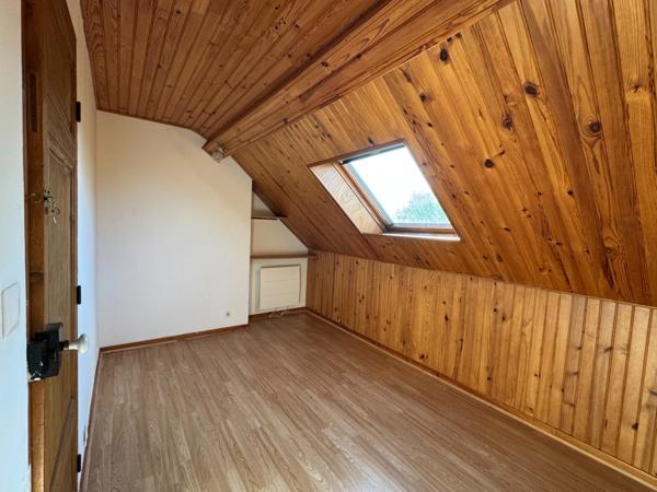 Maison semi-individuelle 4 chambres – Rue calme – Garage – Jardin – Terrasse