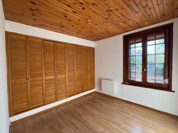 Maison semi-individuelle 4 chambres – Rue calme – Garage – Jardin – Terrasse