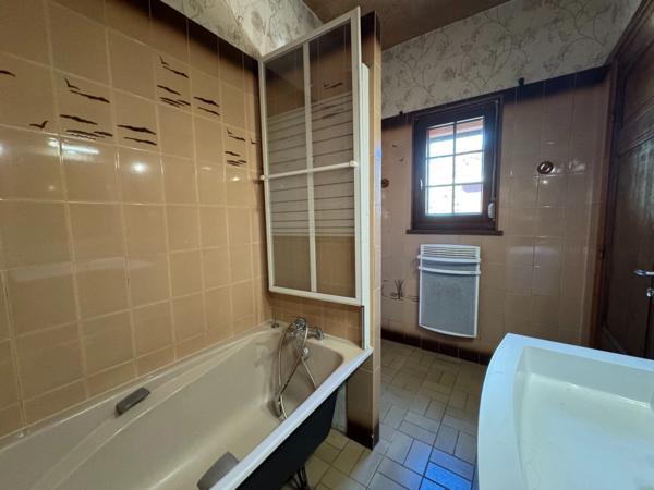 Maison semi-individuelle 4 chambres – Rue calme – Garage – Jardin – Terrasse