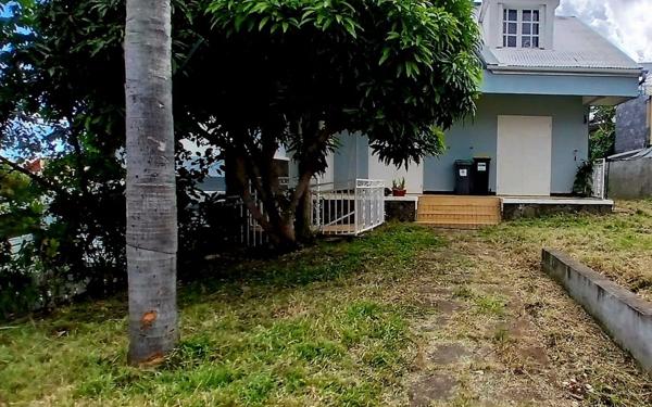 Maison à vendre    8 pièces •  Le Tampon