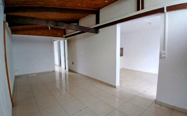 Maison à vendre    8 pièces •  Le Tampon