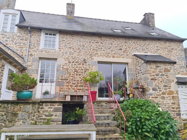 Quintin (22800) Maison de ville mitoyenne d'un côté