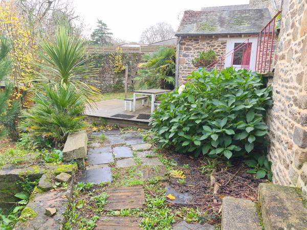 Quintin (22800) Maison de ville mitoyenne d'un côté