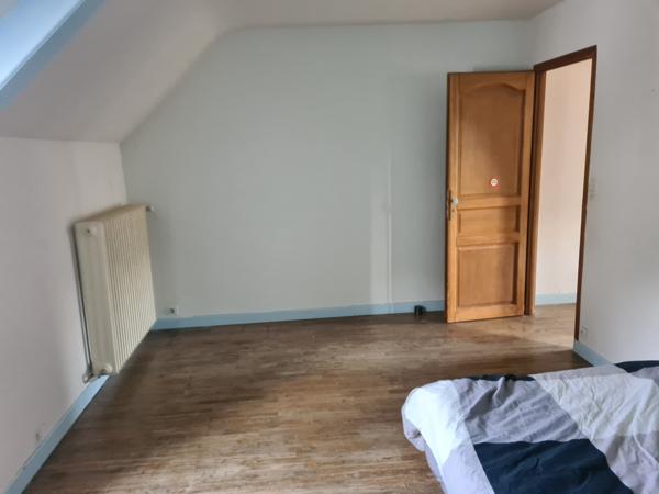 Quintin (22800) Maison de ville mitoyenne d'un côté