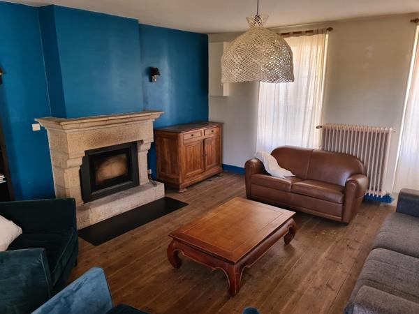 Quintin (22800) Maison de ville mitoyenne d'un côté