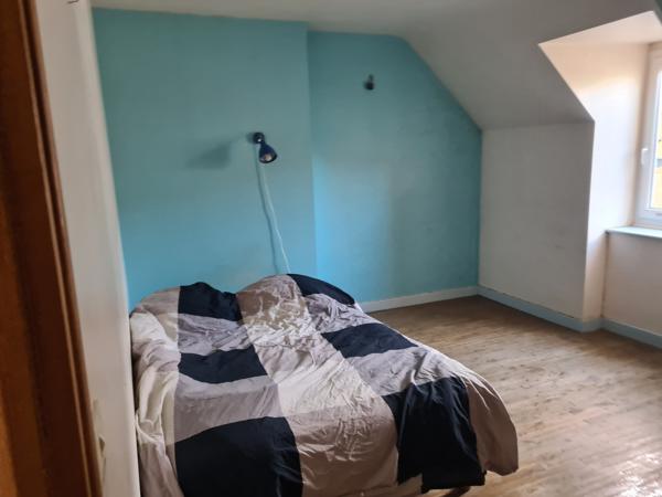 Quintin (22800) Maison de ville mitoyenne d'un côté