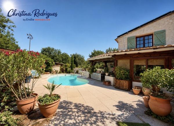LORGUES Bastidon provençal T5 avec piscine