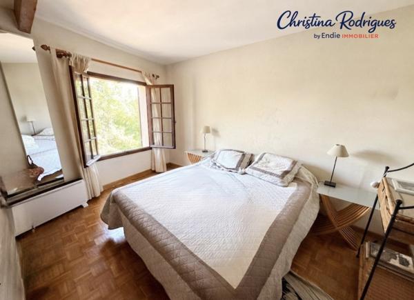 LORGUES Bastidon provençal T5 avec piscine