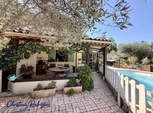 LORGUES Bastidon provençal T5 avec piscine