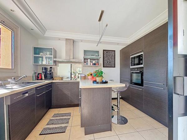 Vente Villa 9 pièces 236 m2 à Mougins