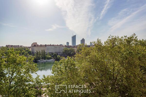 Appartement bourgeois en dernier étage avec vue dégagée