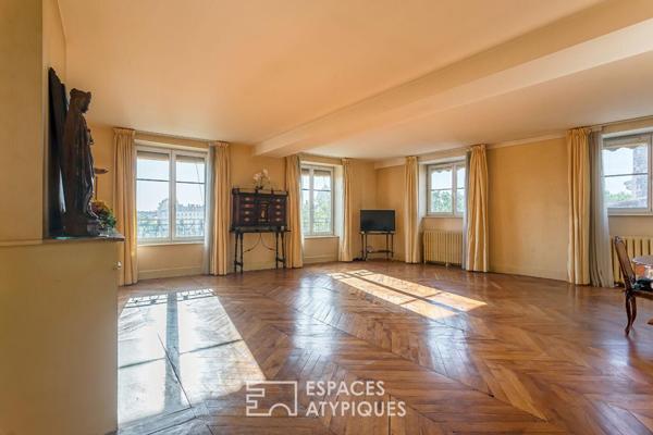 Appartement bourgeois en dernier étage avec vue dégagée