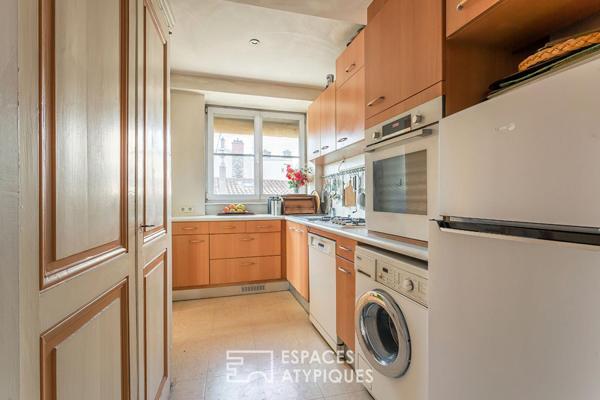 Appartement bourgeois en dernier étage avec vue dégagée