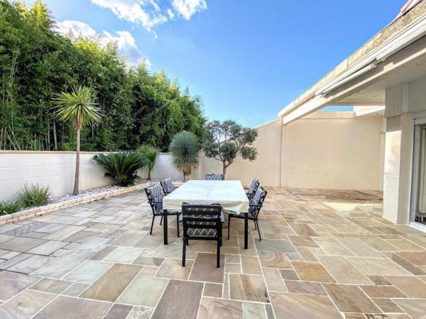 CONTEMPORAINE 4 CHAMBRES, PROCHE DES COMMETCES