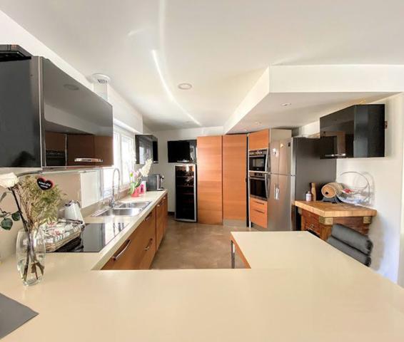 CONTEMPORAINE 4 CHAMBRES, PROCHE DES COMMETCES