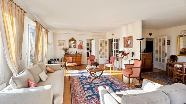 Appartement Type 4 130 m2 de standing avec ascenseur et garage au pied du château et proche de la gare d'Angers