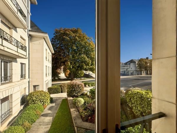 Appartement Type 4 130 m2 de standing avec ascenseur et garage au pied du château et proche de la gare d'Angers