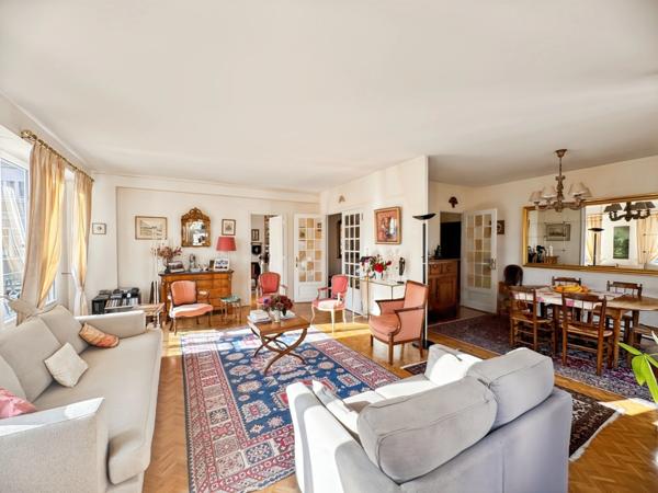 Appartement Type 4 130 m2 de standing avec ascenseur et garage au pied du château et proche de la gare d'Angers