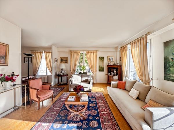 Appartement Type 4 130 m2 de standing avec ascenseur et garage au pied du château et proche de la gare d'Angers