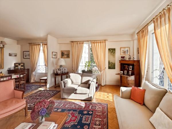 Appartement Type 4 130 m2 de standing avec ascenseur et garage au pied du château et proche de la gare d'Angers