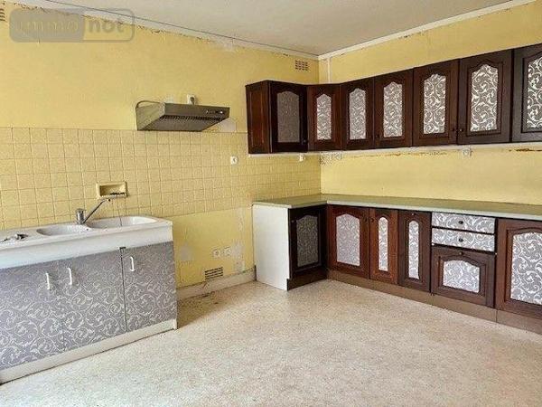 Immeuble à vendre à Marolles-les-Braults dans la Sarthe (72260), ref : 13827/637