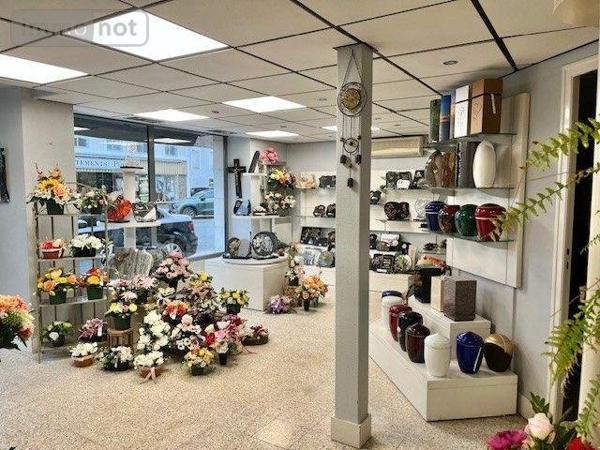 Immeuble à vendre à Marolles-les-Braults dans la Sarthe (72260), ref : 13827/637