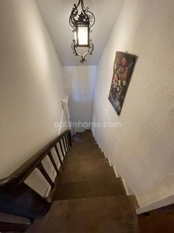 Maison et grandes granges et 54000 m2 de terrain avec étang